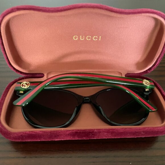 Gucci Round Frame Sunglasses - Picture 3 of 4